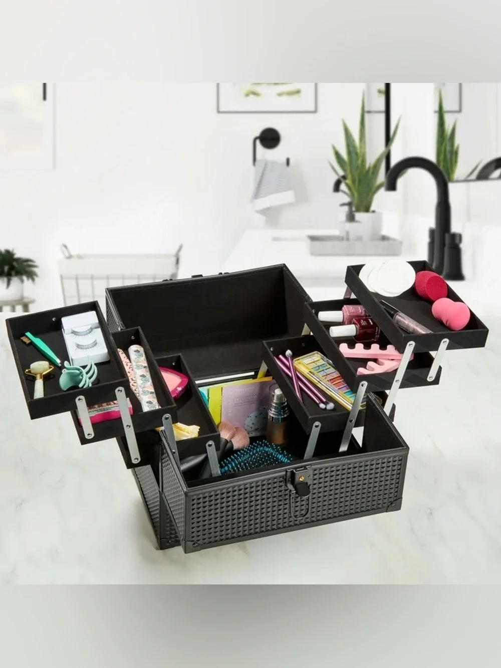 Matte Black Large 6 Tray Cosmetics & Accessories Travel Train Case NWT